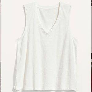 Sleeveless V-Neck EverywWear T-Shirt *BRAND NEW*
